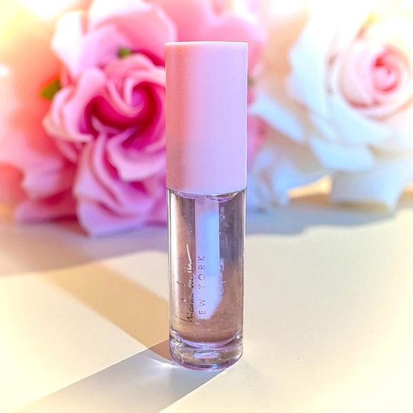 🦄 4/$20 Nicole Miller New York Honey Infused Lip Oil Full-Size - Picture 1 of 4